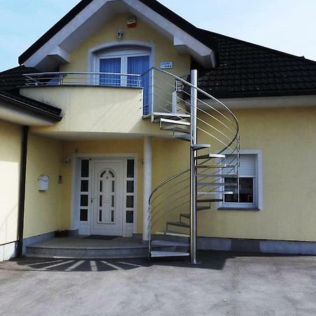 Апартаменты Natasha'S Garden House Dol pri Ljubljani Экстерьер фото